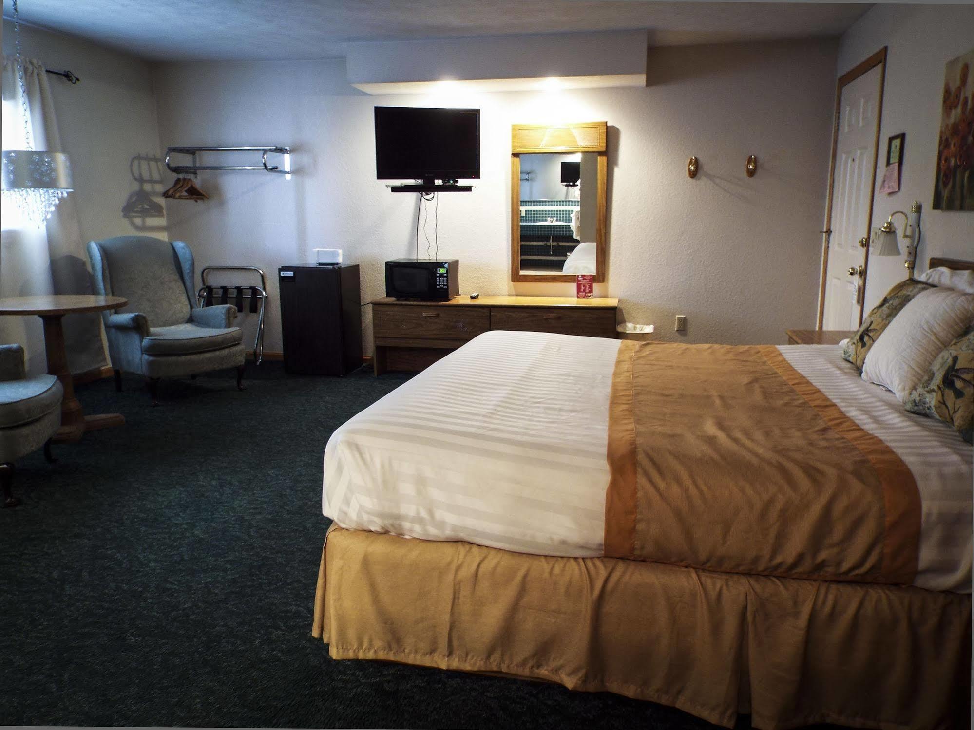 אסקנבה Hiawatha Motel מראה חיצוני תמונה