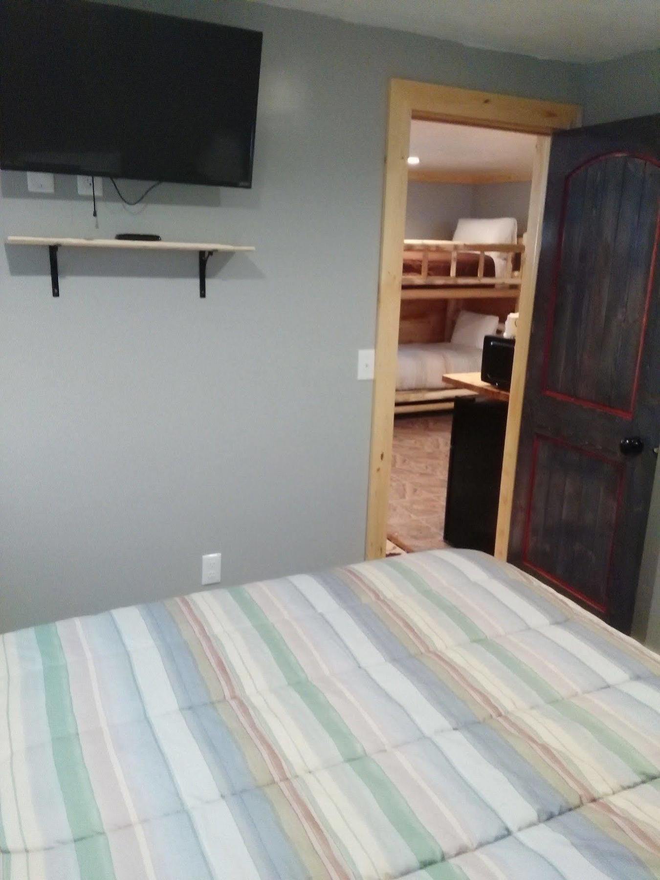 אסקנבה Hiawatha Motel מראה חיצוני תמונה