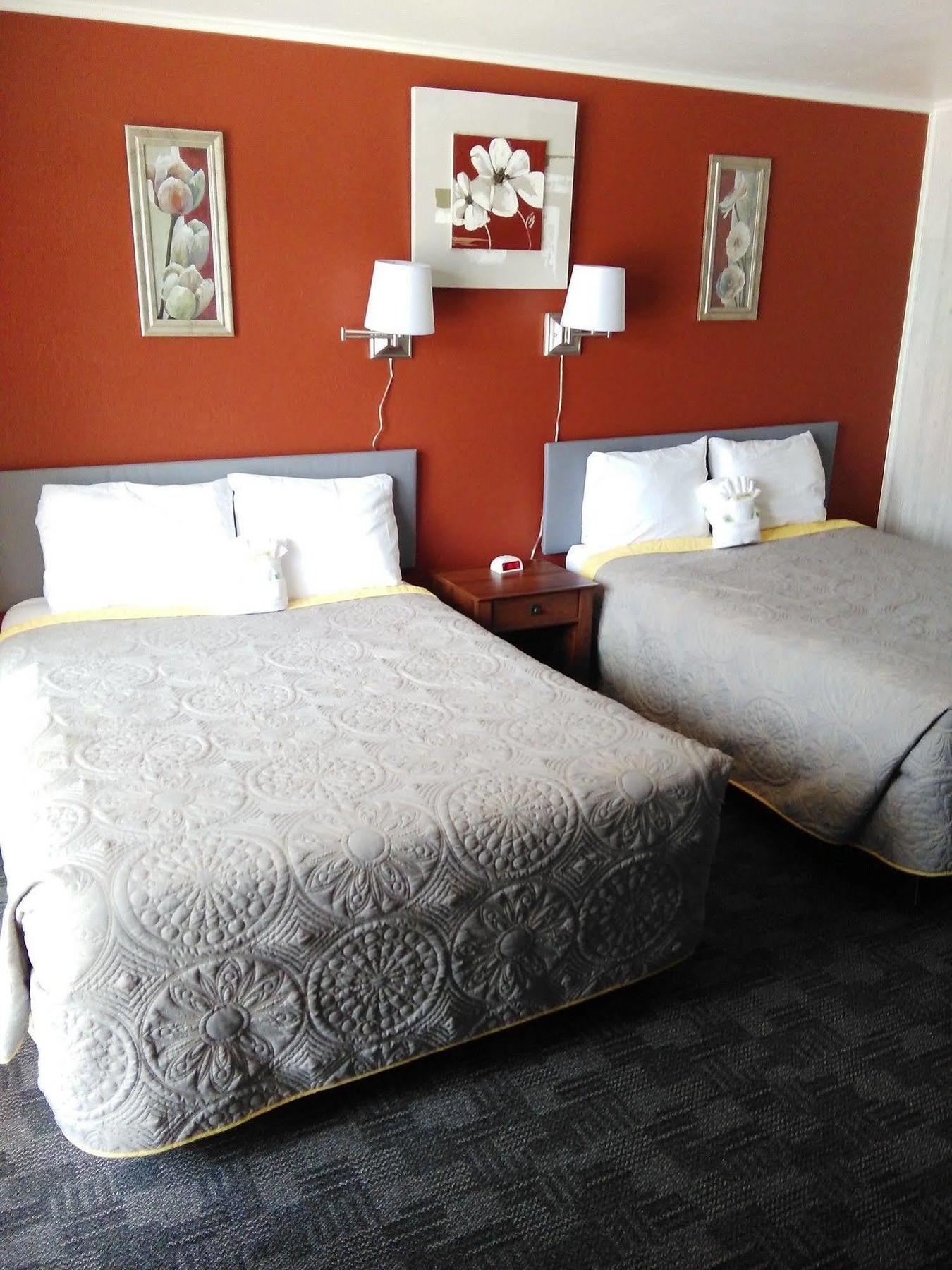 אסקנבה Hiawatha Motel מראה חיצוני תמונה