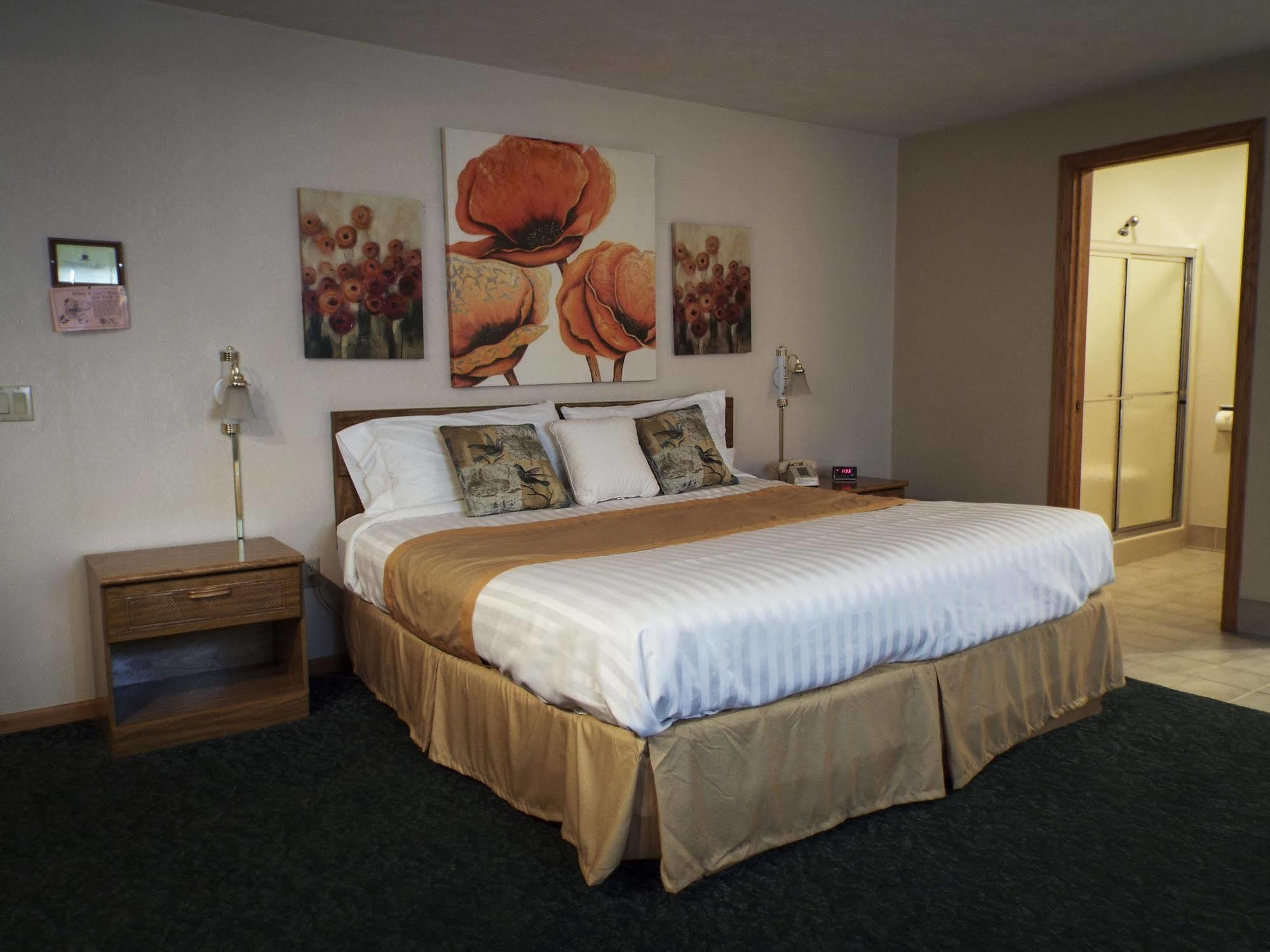 אסקנבה Hiawatha Motel מראה חיצוני תמונה